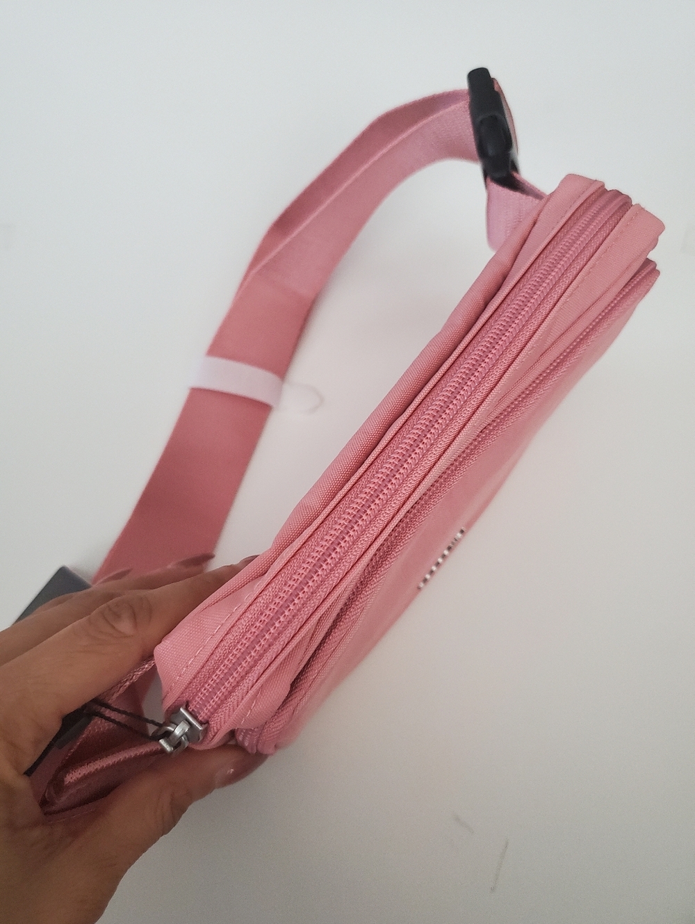 Baggalini Modern Belt Bag With RFID protection - Picture 4 of 13